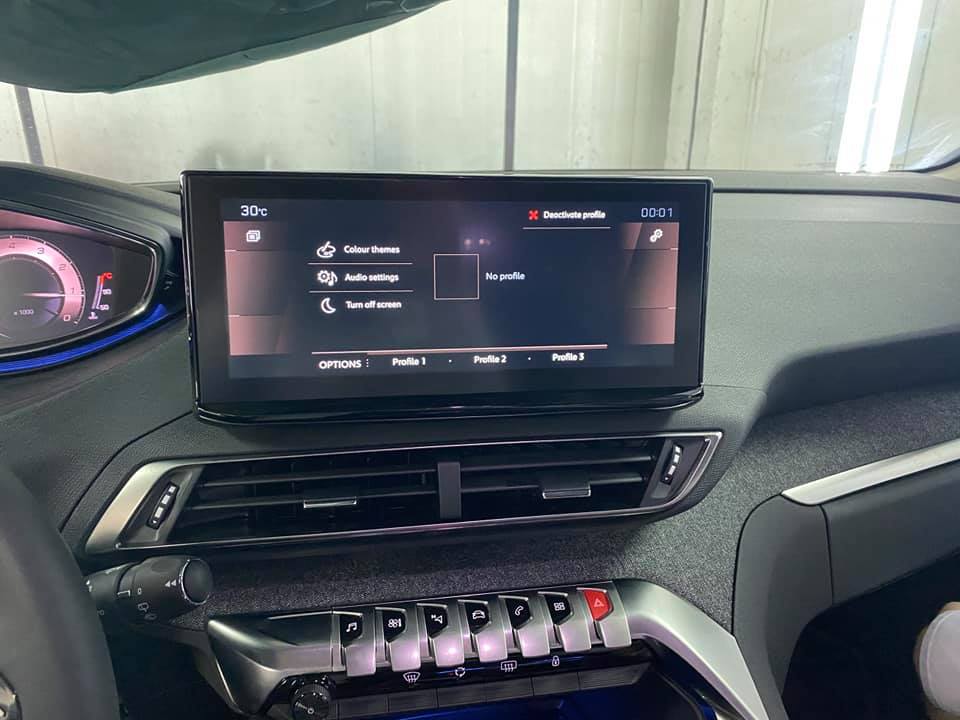 Bên trong Peugeot 3008 mới có nâng cấp màn hình giải trí 10 inch thay cho loại 8 inch cũ